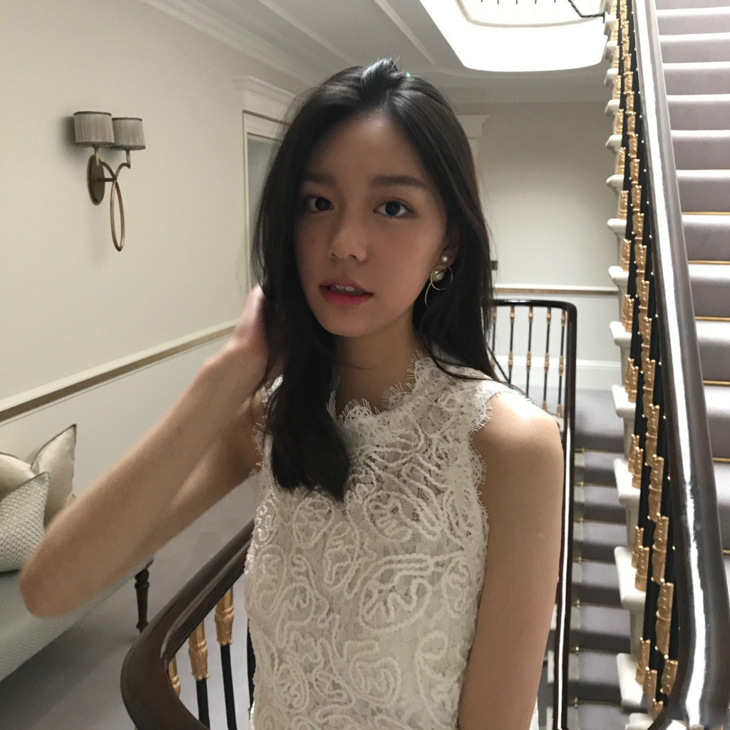 曝綦美合退圈原因 从京圈名媛到海外素人，耀莱集团崩塌断资源，闺蜜不当言论、模仿争