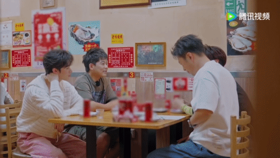 #苏醒忘了高卿尘也参加披哥##苏醒说披哥4只在意海涛和王铮亮# 哈哈哈醒哥居然忘