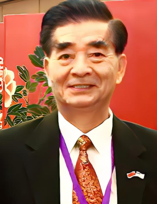 你敢信吗？一个被美国安插在中国潜伏了多年的间谍头子，居然是个天天笑眯眯、热心肠到