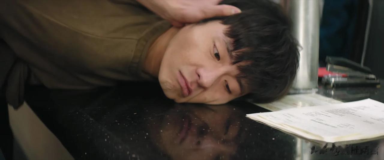 没想到蒋奇明也是剧抛脸啊，傅卫军和《亲爱的小孩》中啃老男肖路都是他出演，一个让人
