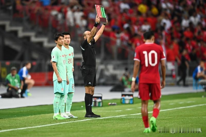 韦世豪能否成为中国足球领军人物，还真不好说。韦世豪技术出色，盘带能力强，射门也有