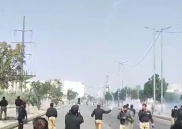 #美国驻外总领馆遭抗议者冲击致6死#【美国驻卡拉奇总领馆遭抗议者冲击，已致6死】