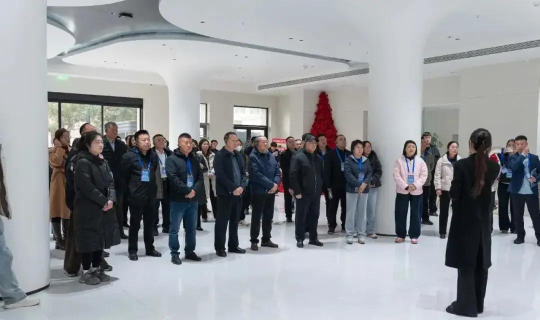 话说前几天，河南企业界挺热闹！河南省企业联合会带着一帮企业家，浩浩荡荡地去了河南