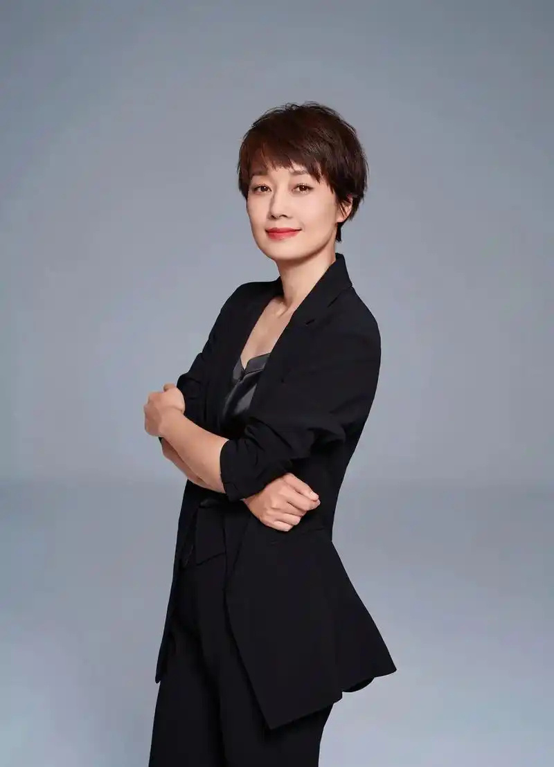 疑似马伊琍恋情 就一张偶遇图，啥都没官宣呢。路人看着像情侣也只是直觉，咱们别过度