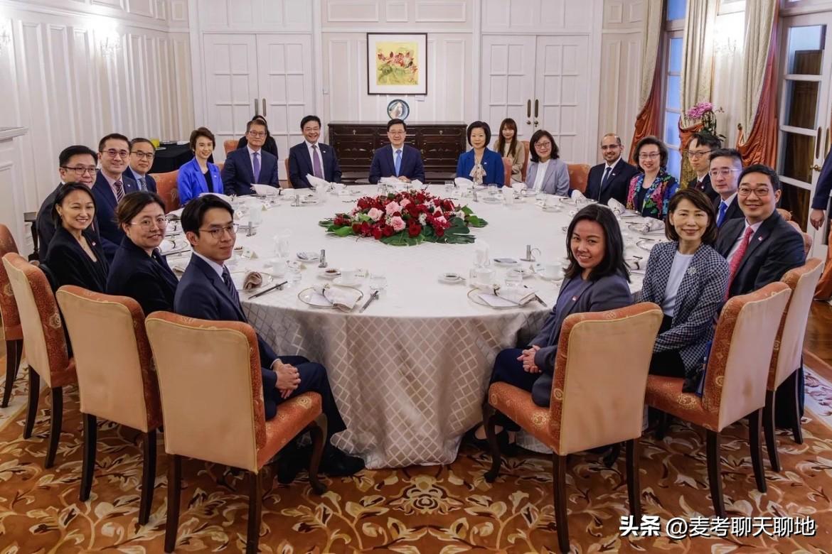 新加坡总理黄循财前两天访华，出席出席博鳌论坛。他表示与中方探讨深化务实合作，促进