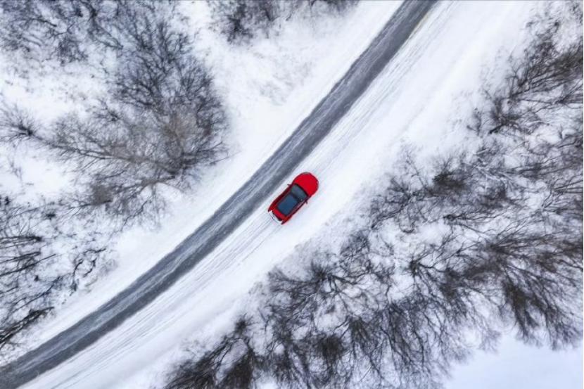 深夜归家雾霾笼罩？这款车的AI大脑比你更警惕
最近秋冬季交通安全治理行动聚焦“精