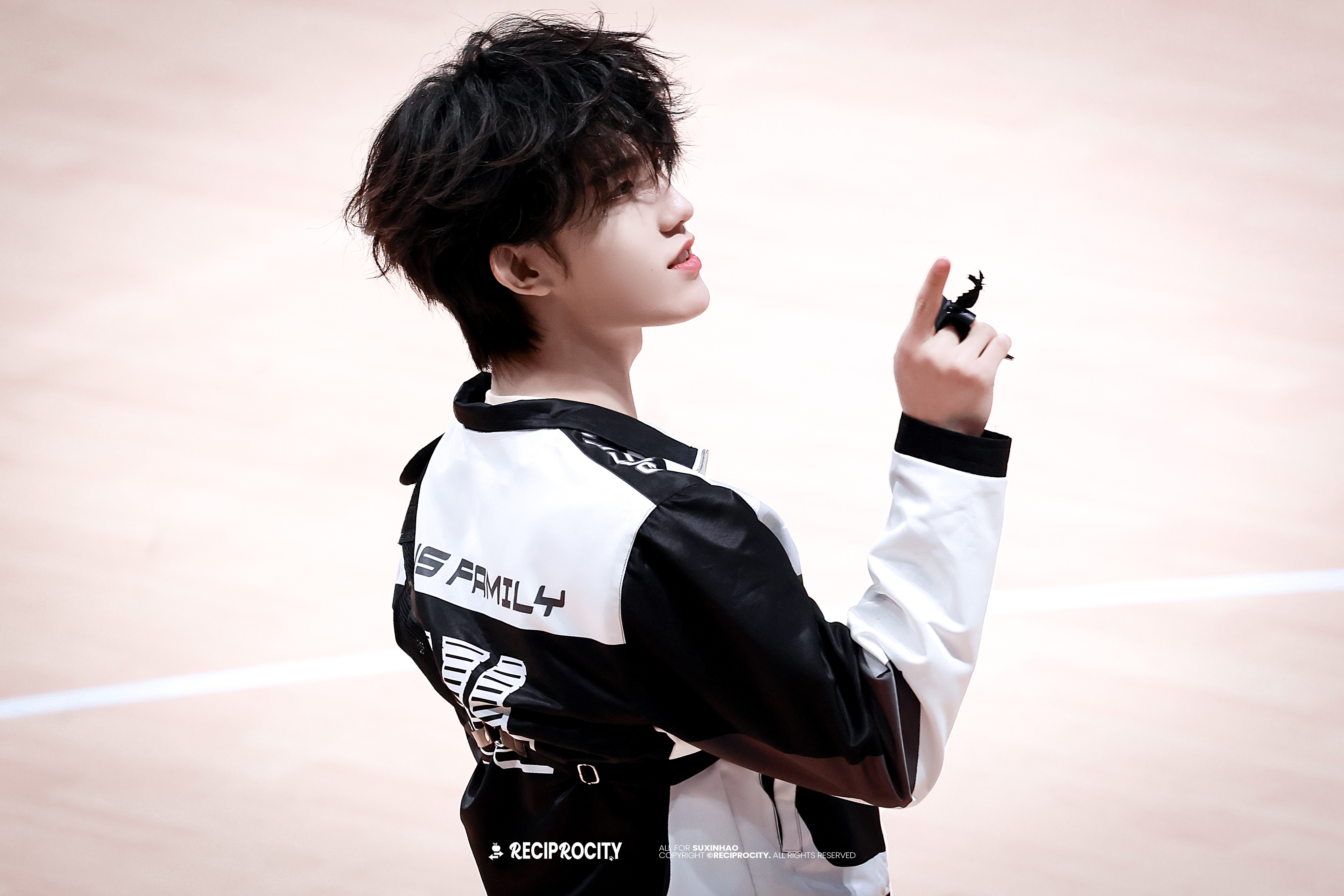 神颜(待编辑. 今日星拍放送 . 宝藏饭拍追光计划 . 2026TF家族运动会