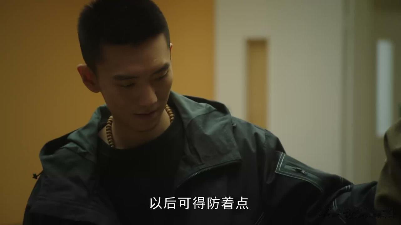 田蓉用卖房钱救他，他的反应讲透赤裸的人性...

李叔因为情绪激动，脑出血住进医