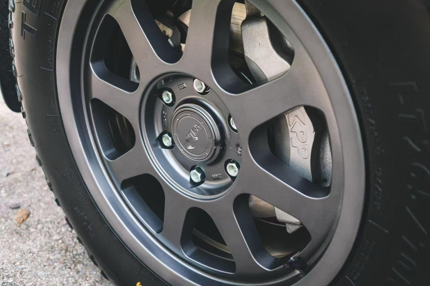 国货品牌：ARTKA TR08 18*8.5J et+36 6h139.7 沙丘