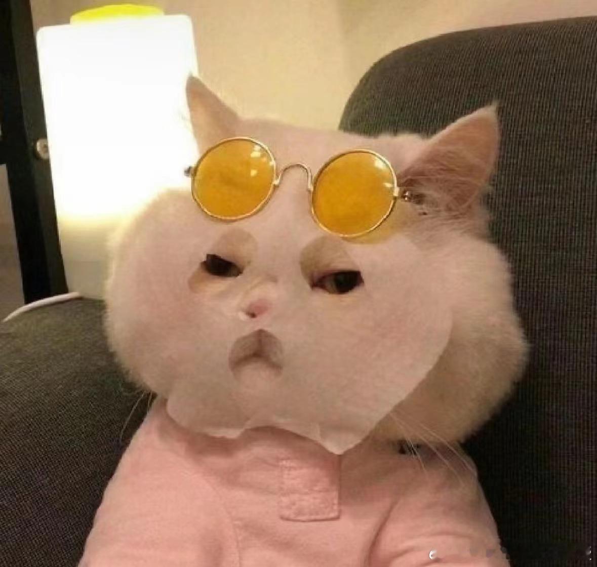 #医生建议给皮肤轻断食# 在护肤这件事上，有时候“少即是多”，尤其是皮肤容易敏感