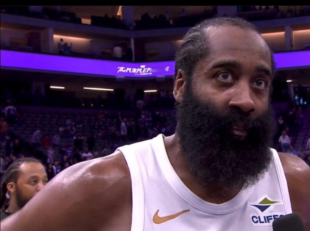 哈登接受了记者采访。当被问及这支骑士是不是和自己适配时，他说道：“百分之一百万适