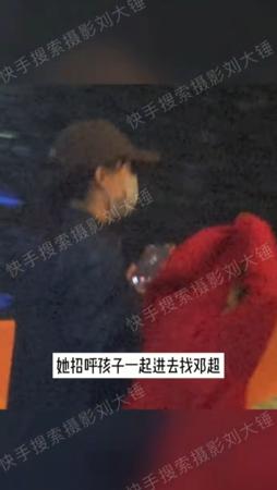 邓超孙俪夫妇因保护孩子与代拍发生争执
知名演员邓超、孙俪夫妇近日在公共场合与代拍