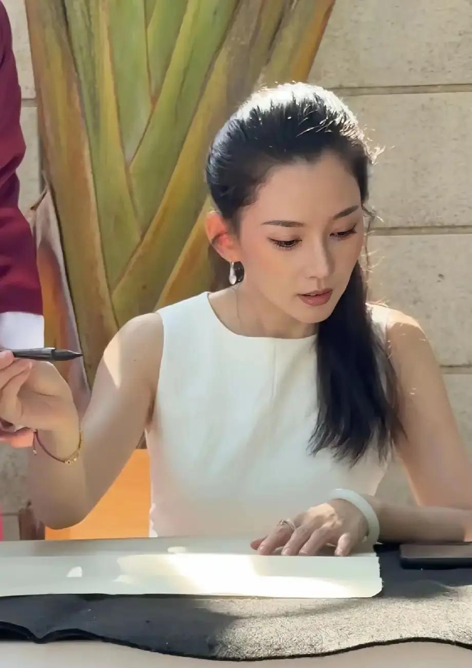 看到这张照片后，有网友说“突然理解汪峰了”，您理解吗？