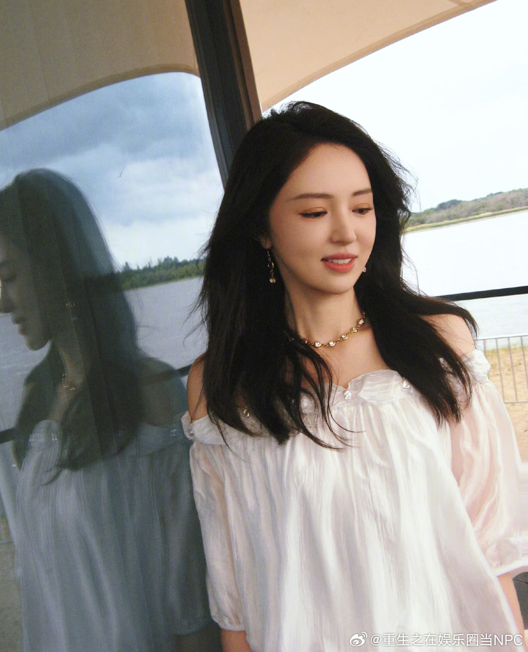 是董璇的话嫁市长也很合理了 董璇年轻的时候就很漂亮啊，感觉岁月没怎么在她脸上留下