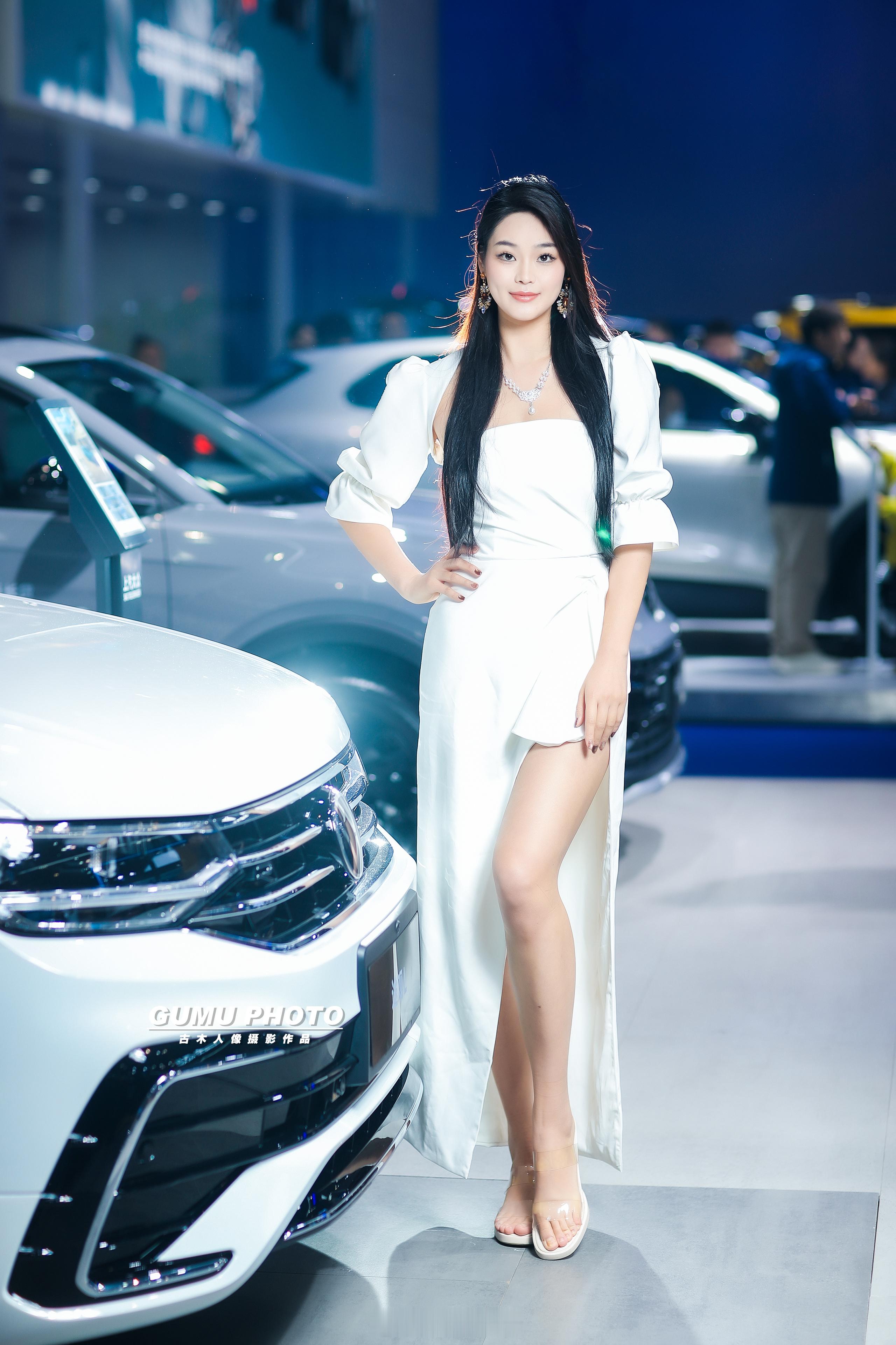 2025重庆汽车消费节上汽大众展台模特小姐姐 2025重庆汽车消费节 