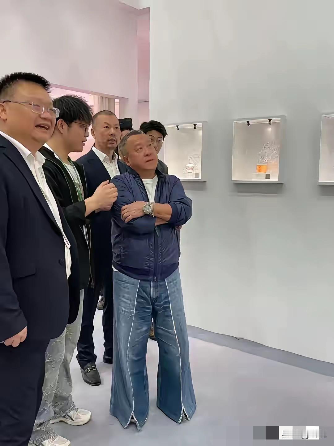 事实证明，穿喇叭裤并不能显腿长！