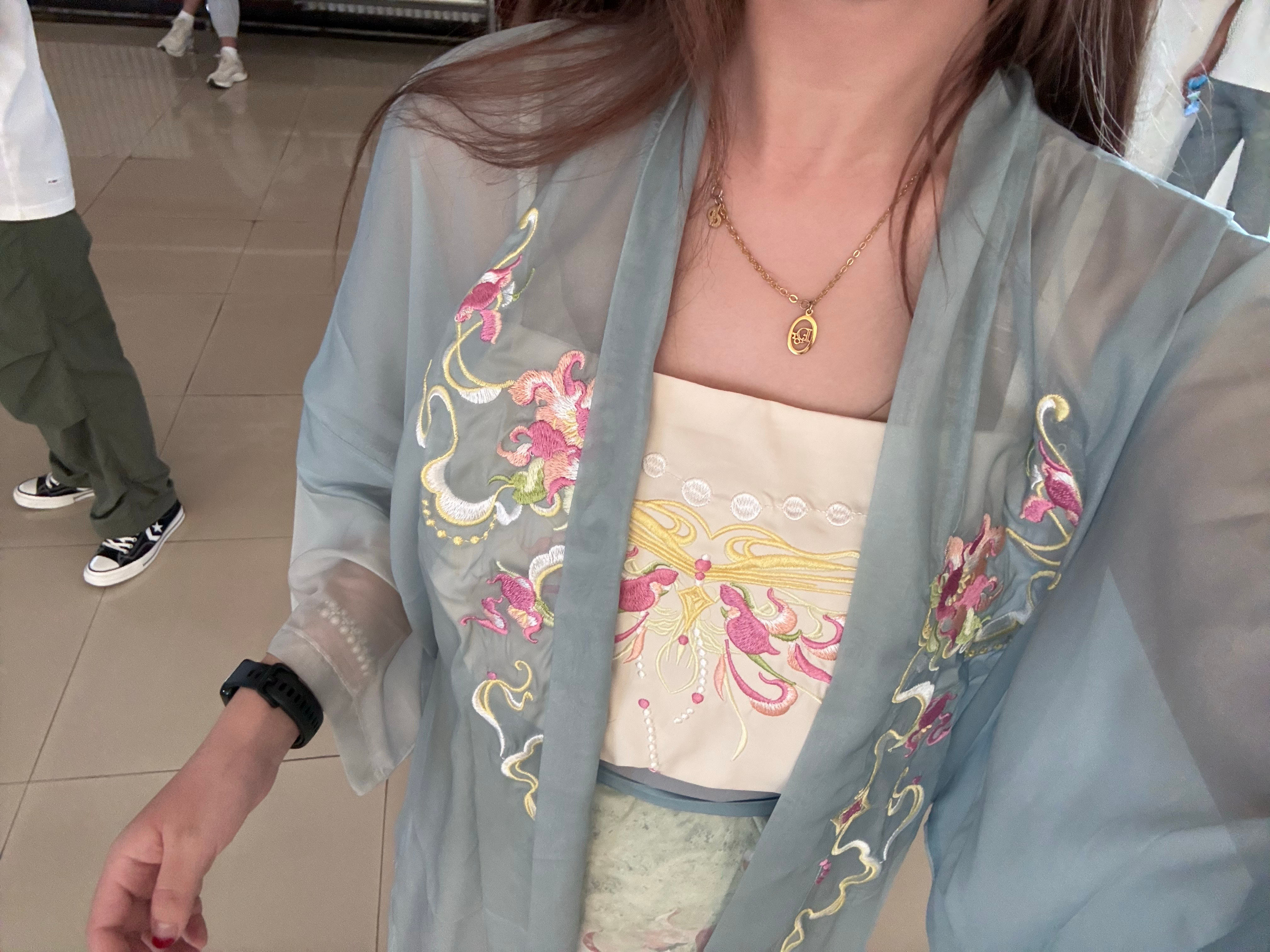 约好了一起穿好戏服排练 怎么就我信了 