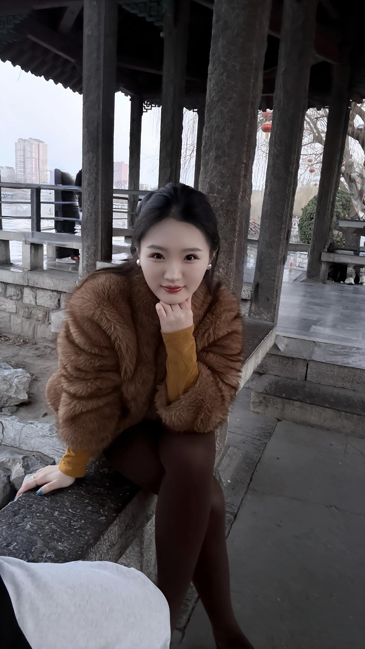 女人味的魅力在哪里?女人味的魅力，藏在清醒、独立与柔软里。有女人味的女人清醒自知