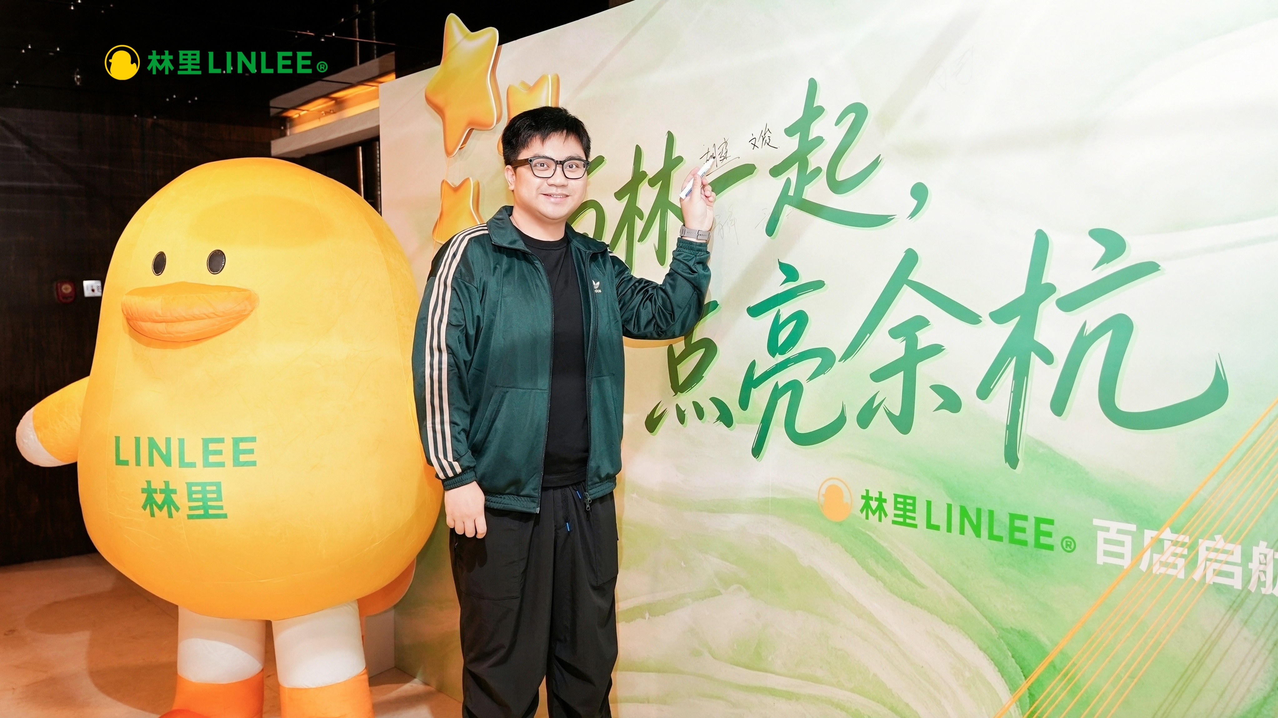 小弟也是签上名了。  ​​​