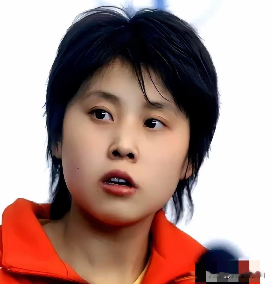 被国家队开除后，她在零下30度露天冰场滑冰，国外队伍抛出优厚邀约，她始终不为所动