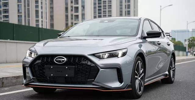 国内汽车卖不动，核心是消费信心不足、政策退坡、需求透支、产能过剩叠加。新能源购置