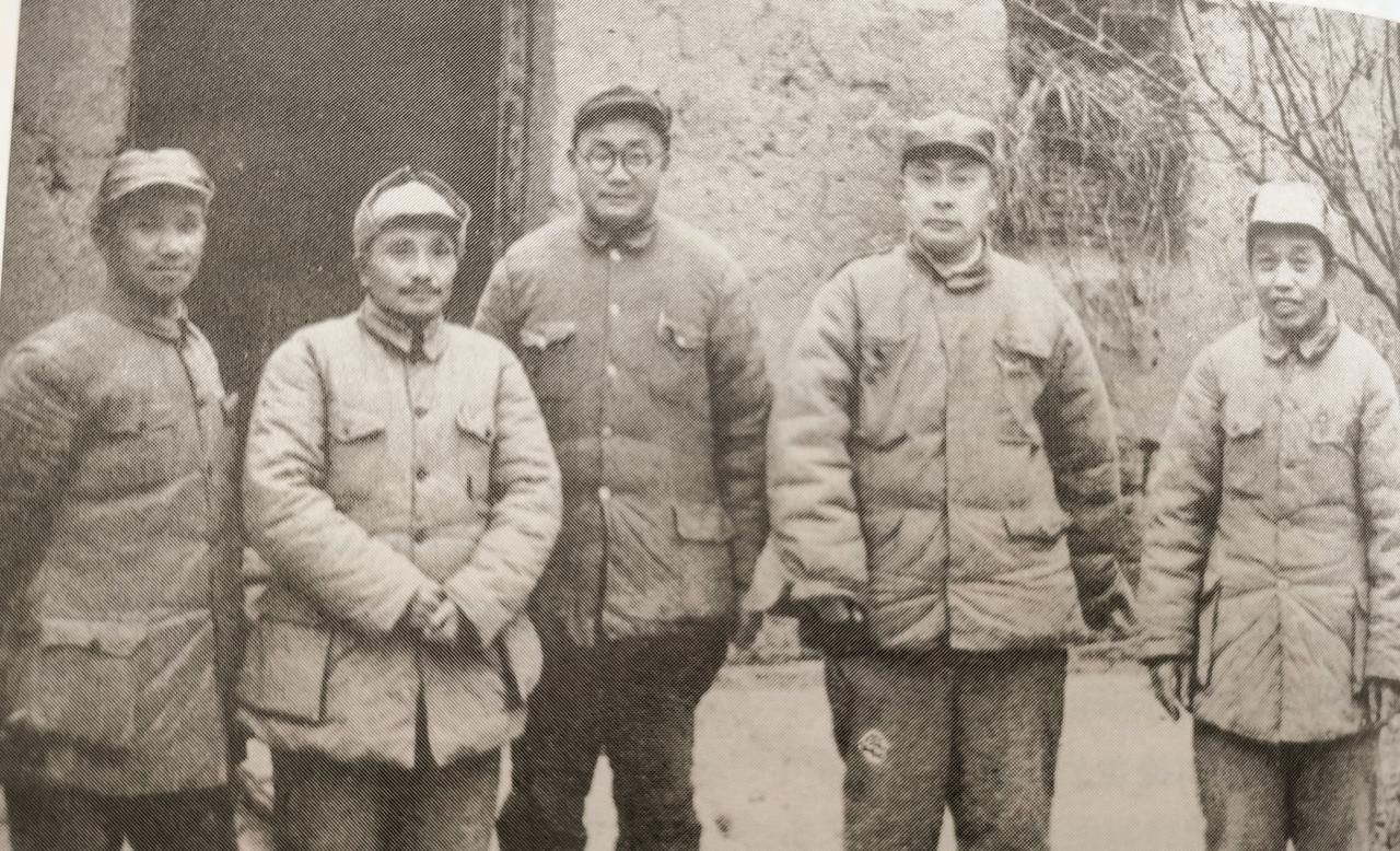 第二野战军成立，下辖三个兵团，共计28万人。第三野战军成立，下辖四个兵团，共计5