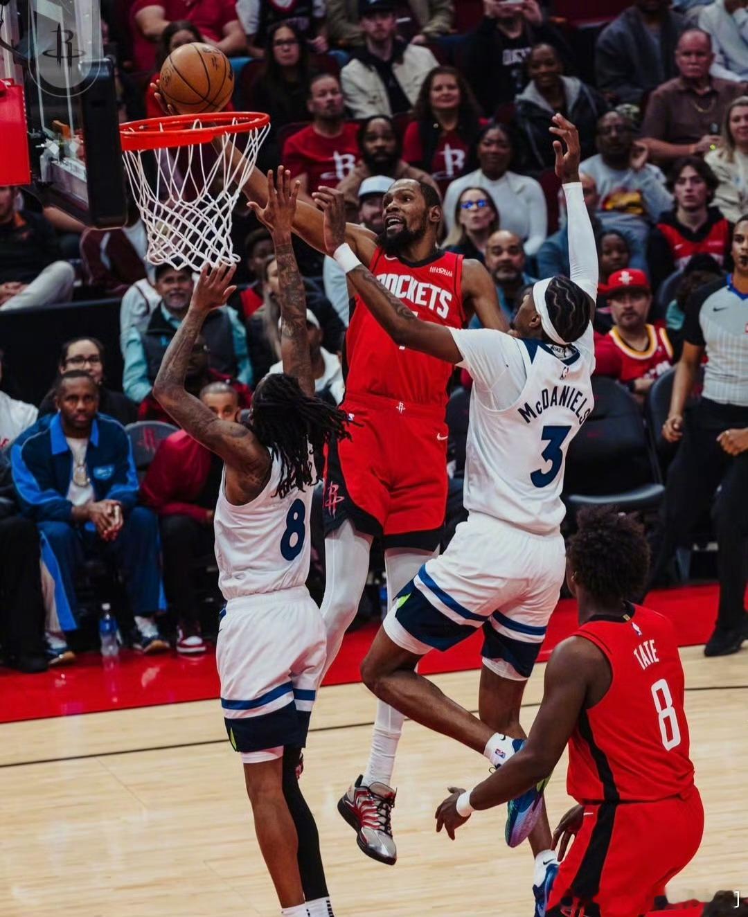 休斯顿火箭。明天杜兰特能否给力？主场出战鹈鹕，虽然双方差距大。但是主任不按套路出