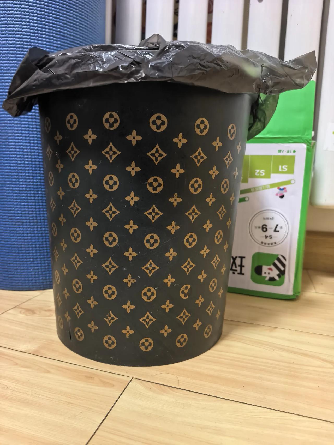 这个垃圾桶会不会成为LV的被告？是不是我的担心有点多余了？