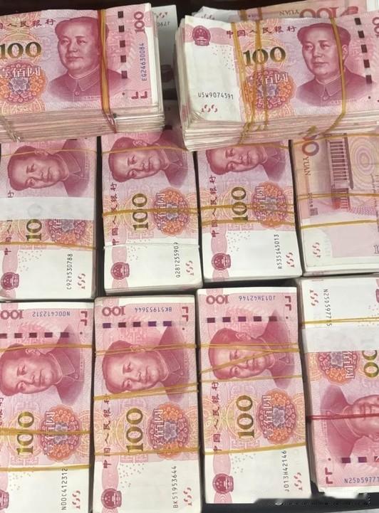 万亿荣光，始于同行
 
       回望时光，不过短短一载，心境与境遇已是天翻