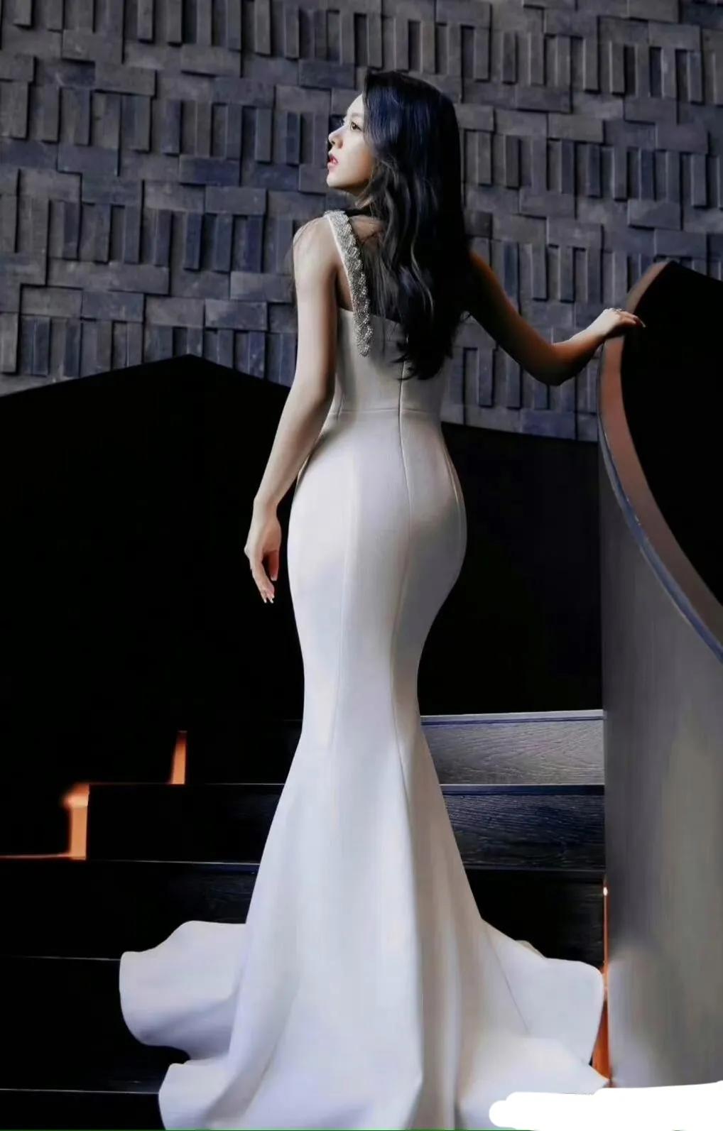 赵今麦P的有点过分了吧！哪有这么完美的身材啊！