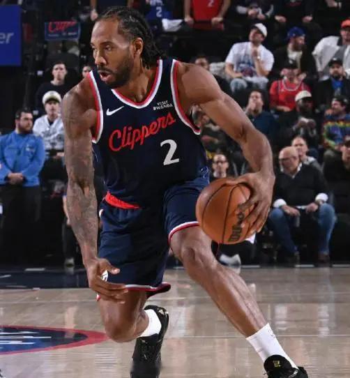 快船咋了？先是泰伦卢拒绝采访，后是伦纳德和哈登提前离开球馆12月6日，快船103