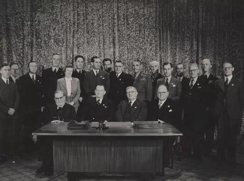 1972年田中角荣到访中国，毛主席会谈后，特意为他准备了一本寓意深远的书籍，你知