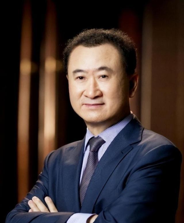 1986年，已经是大连陆军学院管理处副处长的王健林，却选择了转业。很多人都感到很