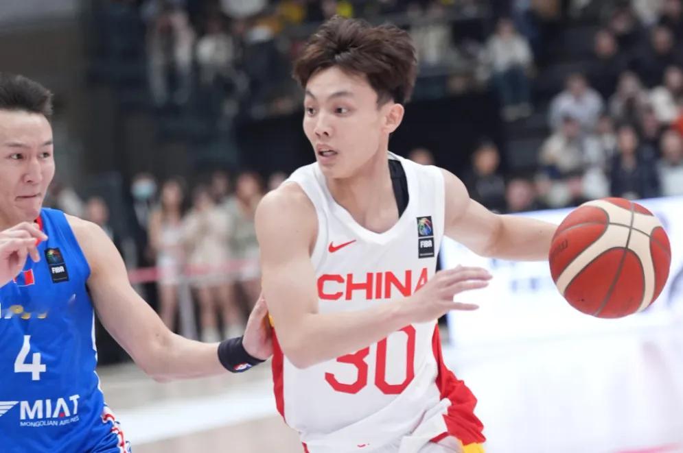 中国男篮史上最矮的6大国手后卫如下，现役国手徐杰上榜。​1.宫鲁鸣    身高1