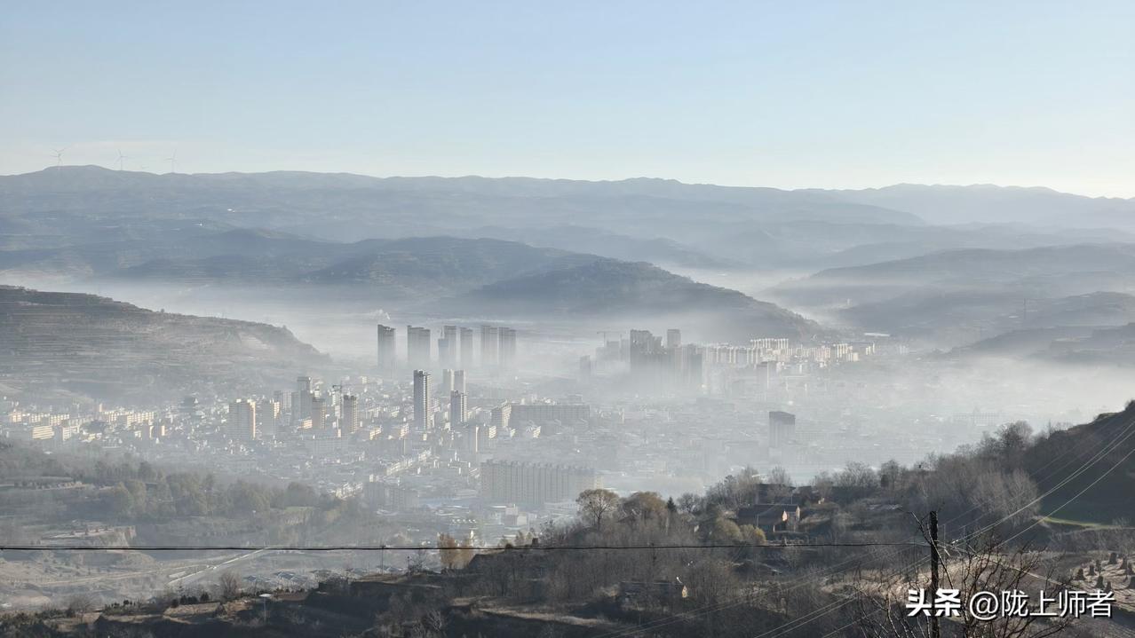 大美“雾都”天水张家川的早晨，有一种美叫做朦胧美，若远若近。