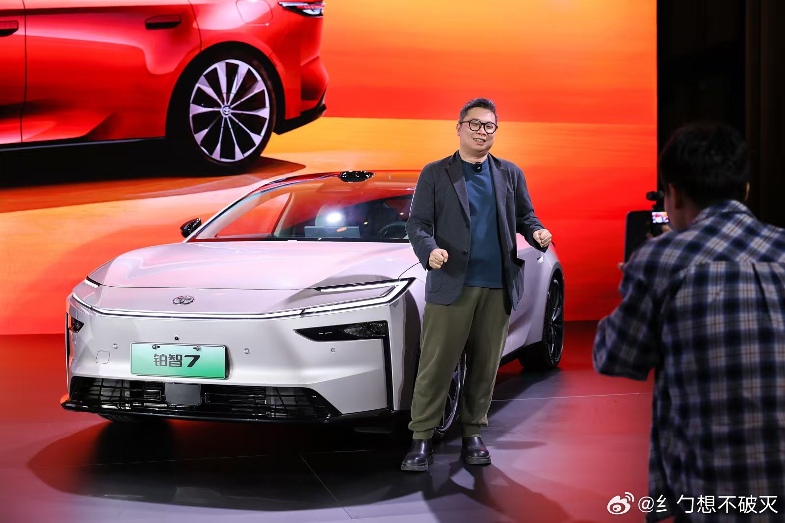 曹旭东说丰田铂智7将上R7大模型智能出行再迎新突破，科技大咖曹旭东验货丰田铂智7