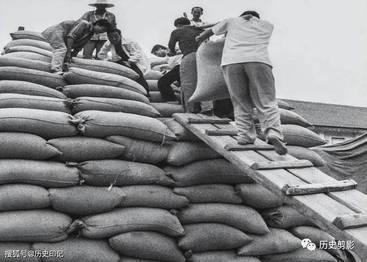 当地美食经过长期传承，有着深厚的历史文化底蕴。
湖北，湖南，四川的菜肴和小吃绝对