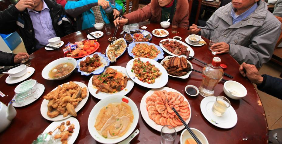 太意外了！河南郑州，55岁开4S店的老李，身价超6千万，为了庆祝孙子周岁，特意在