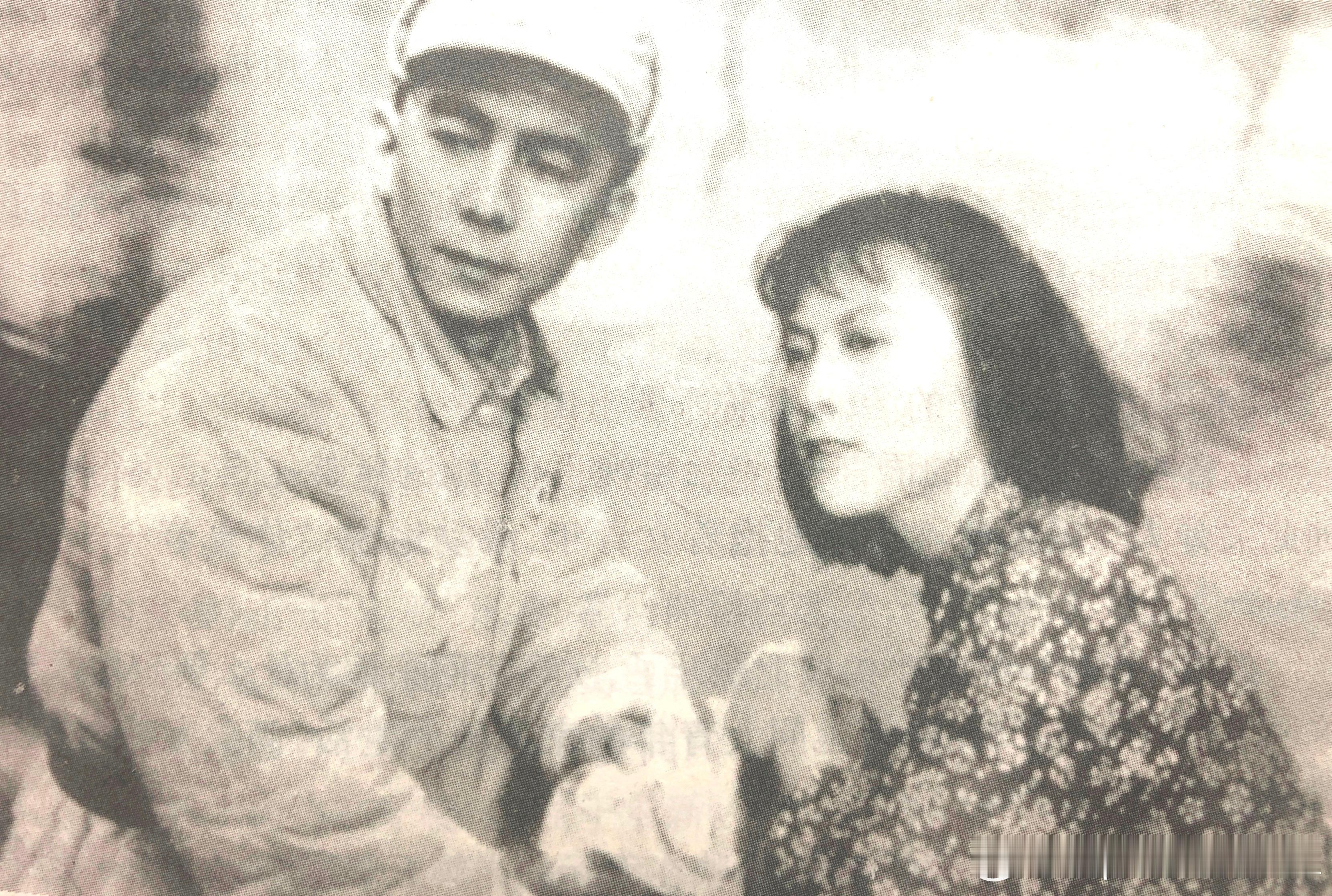 1950年1月26日上海电影制片厂开拍第一部影片《农家乐》，7月份完成摄制，秦怡