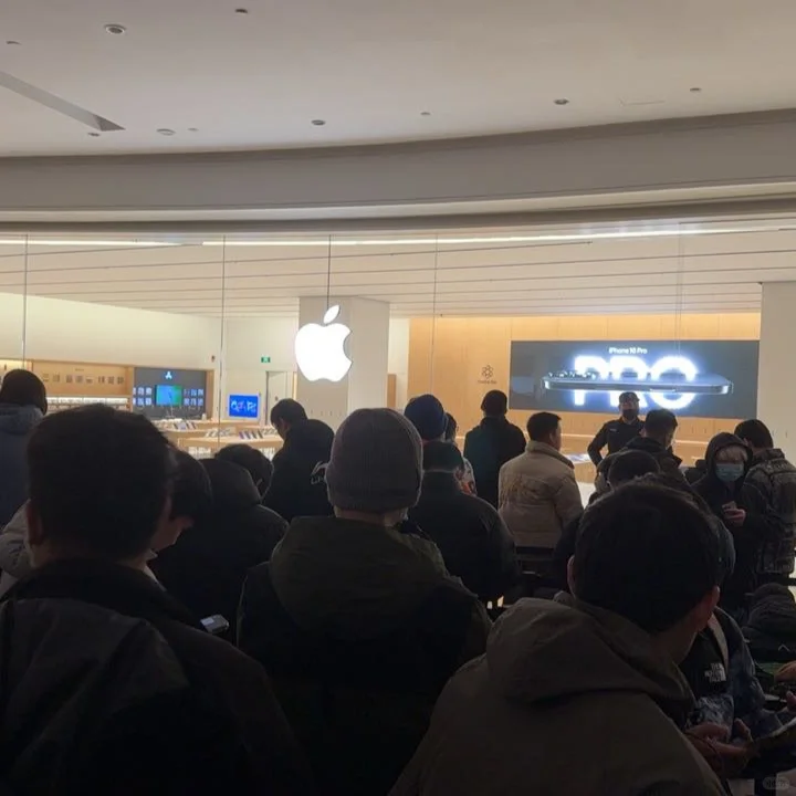 零晨6点的Apple store，果粉们太热情了吧！