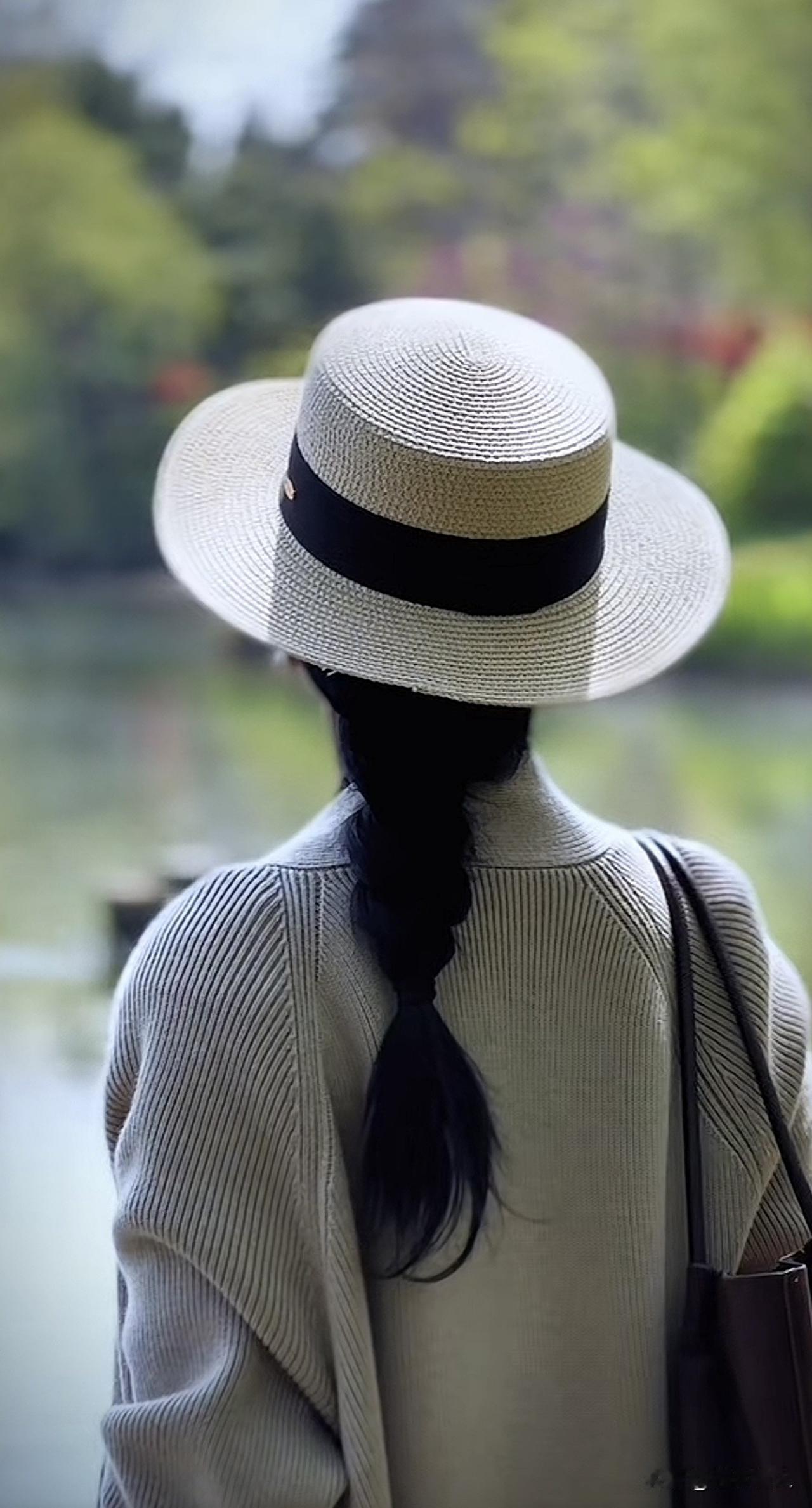 为人：真诚让人舒服。

厚道让人踏实，信任让人彼此尊重，感恩让人相处长久。

为