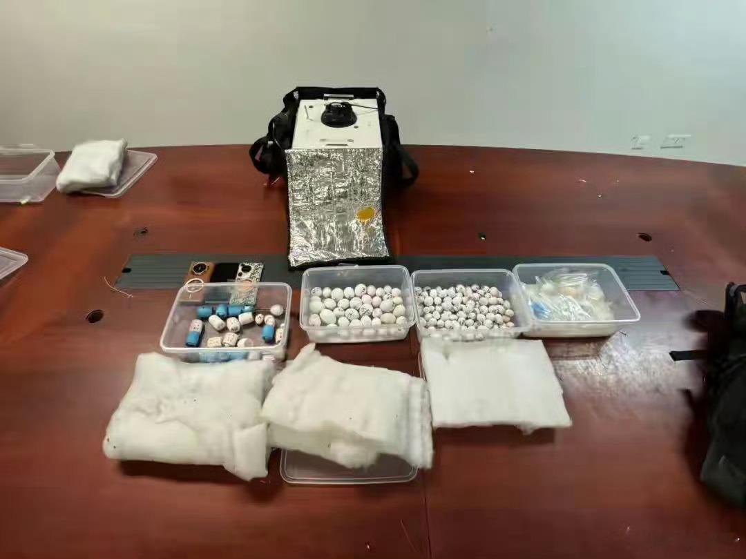 男子在机场用马桶冲走223枚鸟蛋得亏中国海关负责，要不这么多野生保护的鸟就被贩卖