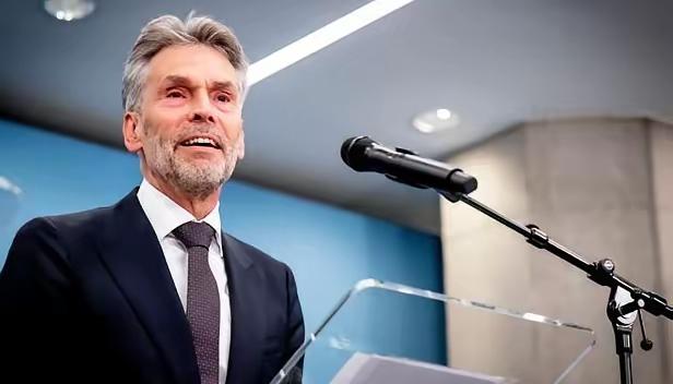 谁能想到！荷兰这波反制，直接把自己逼到了墙角！
 
本以为稀土管控能让荷兰有所收