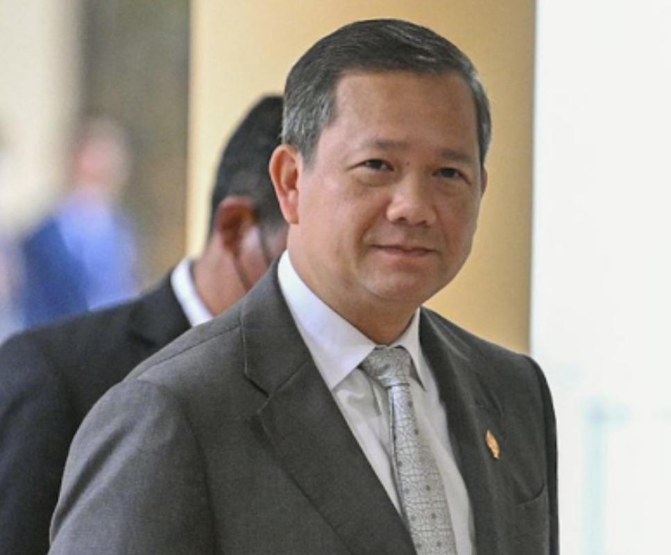 柬埔寨首相洪玛奈宣布了，对外抛出很多和美国合作的信号：从经贸到军事，从市场准入到