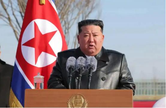 周边局势暗流涌动，朝鲜突然放出狠话，一句话直接牵动外界目光，这次表态为啥让整个圈