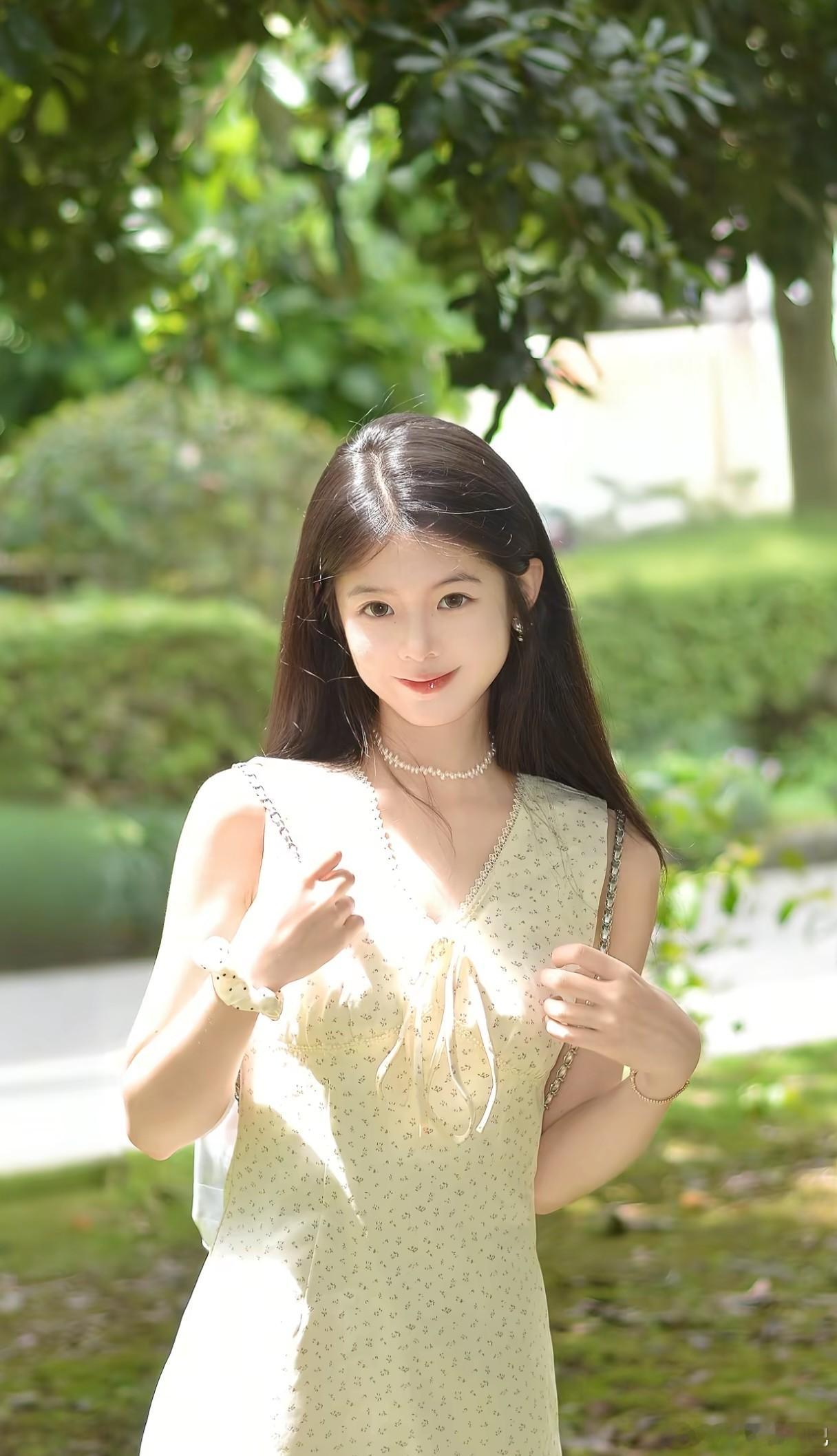 清纯甜美气质穿搭小姐姐