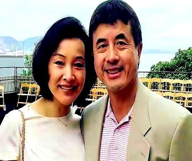 当年全娱乐圈等着看陈冲闪婚跨国恋的离婚头条，结果这婚稳了34年。
 
1991年