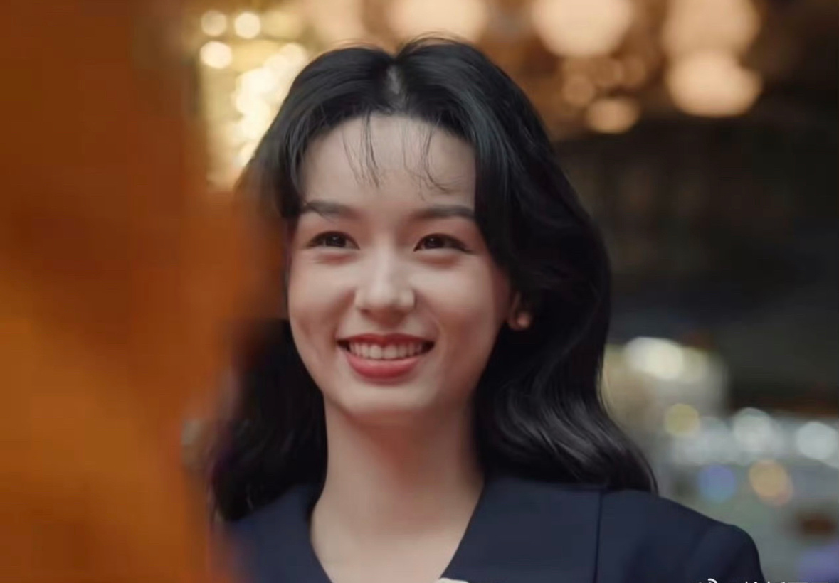 周也新剧你好1983剧中截图我发现了周也剧里和剧外是两个人剧外是美女，剧里压根不