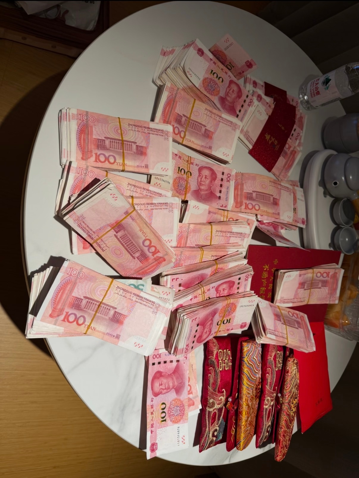 投稿：婚礼哪怕再累，也要熬夜把份子钱数完！你们猜亏多少了 