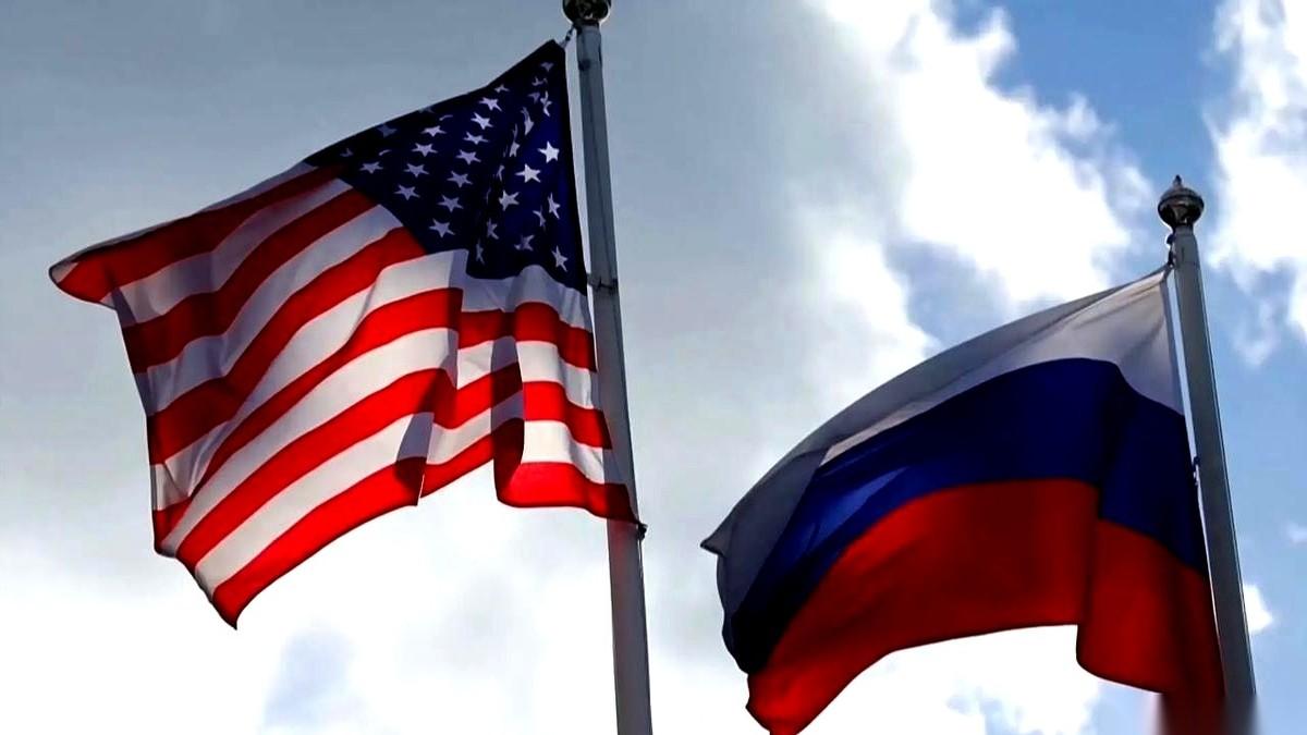 美国把人家一个主权国家的总统给抓了。
你猜理由是啥？“打击贩毒”。
我看到这消息